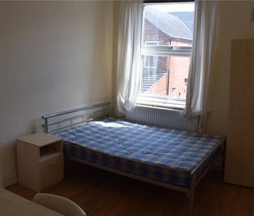 6 bedroom terraced house to rent - Photo 2