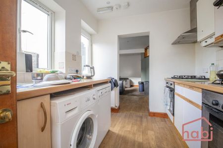 1 bedroom in a house share to rent - Photo 4