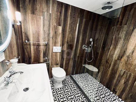 SUPERB ATTIQUE MEUBLÉ À DEUX PAS DU LAC - Foto 3