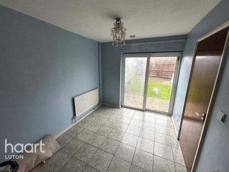 3 bedroom end of terrace house to rent - Photo 2