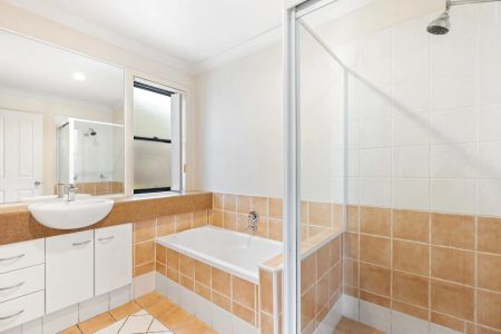 Spacious 3-Bedroom Home in Prime Noosa Location – Walk to River, Yacht Club & More! - Photo 2