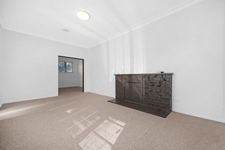 Prime Location Living – Recently Renovated & Ready Now! - Photo 3