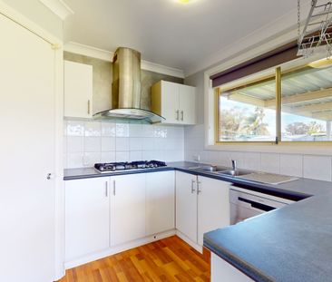 Family Home in a Quiet Cul-de-sac - Photo 6