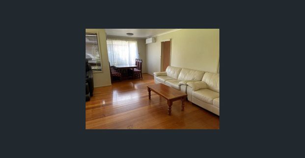 Comfort & Convenience in Notting Hill – 24 Risdon Drive - Photo 1