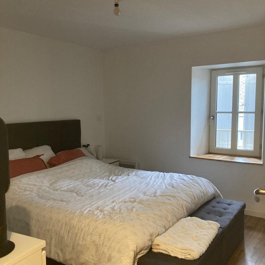 Location Appartement 3 pièces 62m² SAUVETERRE DE GUYENNE 33540 - Photo 1