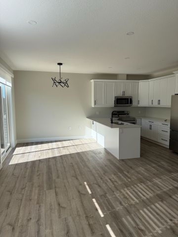 For Lease - 282 MAIN Street Unit# 9, Southwest Middlesex, Ontario - Photo 4