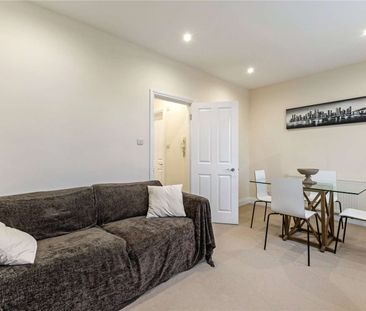 A beautifully presented one bedroom flat situated in a highly desir... - Photo 1