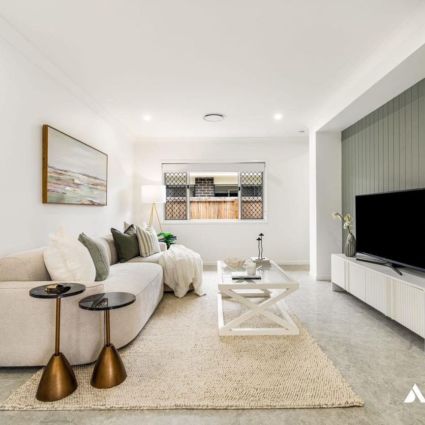 MODERN FAMILY LIVING IN A PEACEFUL REDLAND BAY LOCATION ! - Photo 1