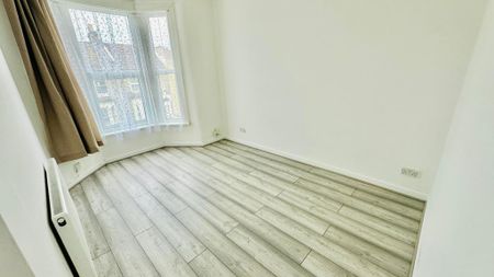 4 bedroom terraced house to rent - Photo 3