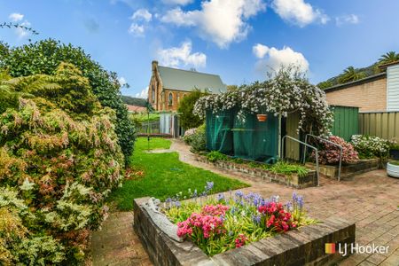 CENTRALLY LOCATED FAMILY HOME - Photo 3