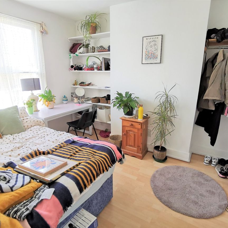 5 Bed Terraced House, Montreal Road, BN2 - Photo 1