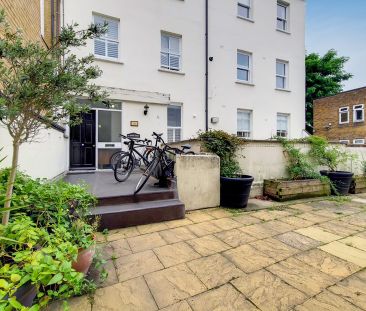 St John's Hill - Photo 2