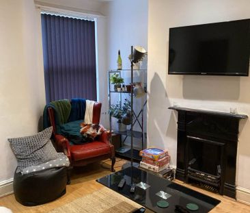4 bedroom terraced house to rent - Photo 1