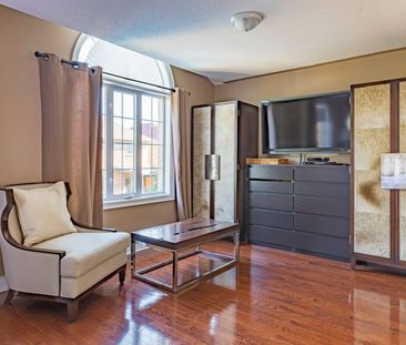 For Lease - 2472 Upper Valley Crescent, Oakville, Ontario - Photo 2