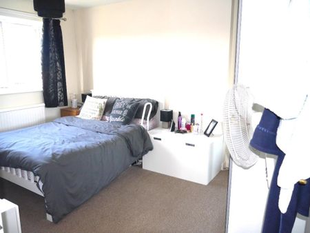 3 bedroom semi-detached house to rent - Photo 3