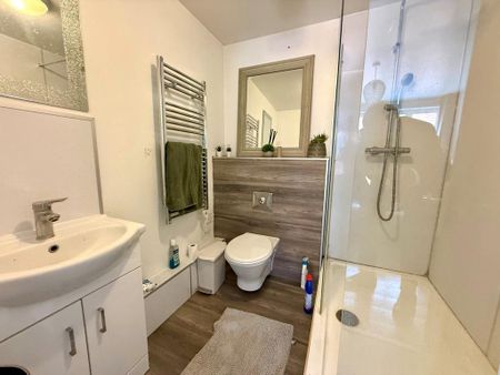 2 bedroom flat to rent - Photo 4