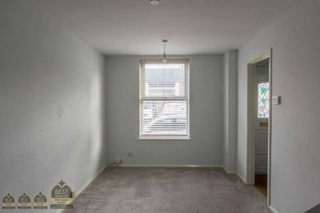 2 Bedroom - Photo 2