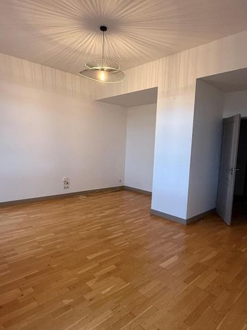 Location Appartement 4 pièces 87m² STE FOY LES LYON 69110 - Photo 2