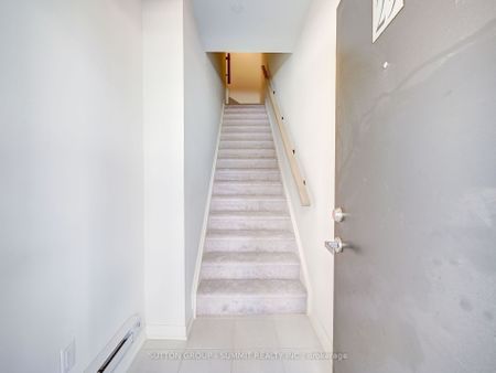 Condo Townhouse For Lease | W8108944 - Photo 2