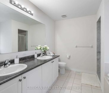 Detached Home For Lease | X8142306 - Photo 4