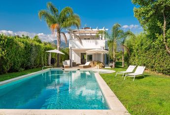 via crociale, Pietrasanta, Tuscany 55045