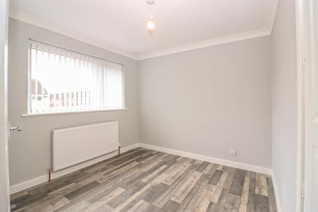 3 Bedroom House - Terraced - Photo 4