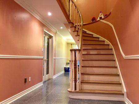 For Lease - 239 Ridgefield Crescent, Vaughan, Ontario - Photo 4