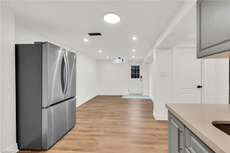 For Lease - 3608 Cherrington Crescent Unit# Lower Level, Mississauga, Ontario - Photo 2