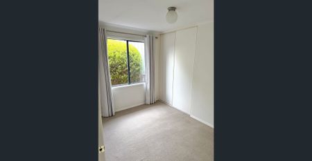 Superbly located sandstone-fronted villa - Photo 3