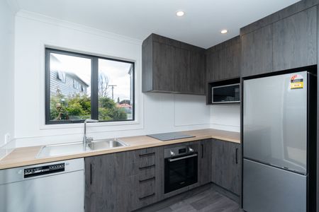 Modern 1-Bedroom Studio Room for Rent in Hamilton East – $270/Week Located in the desirable Hamilton East area (postcode 3216), this well-maintained 1-bedroom, 1-bathroom studio room (one of four in the unit) offers comfortable and convenient living. - Photo 5