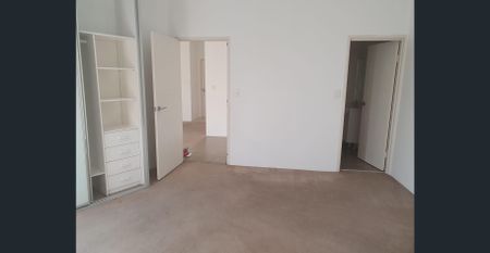 Modern 2-Bedroom Apartment in Prime Location! - Photo 3
