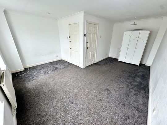 Tollgate Drive, Greater London, UB4 - Photo 1