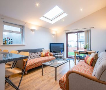 Stylish, contemporary six bed property - Photo 5