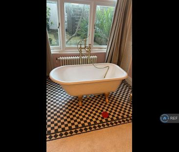 3 bedroom flat to rent - Photo 6