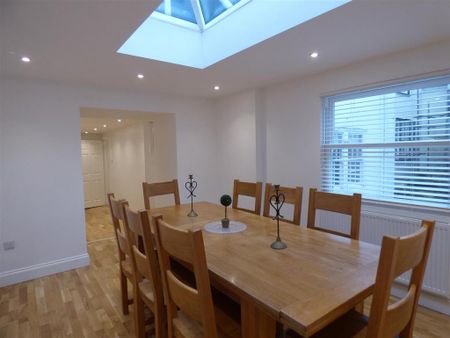 4 bedroom flat to rent - Photo 3