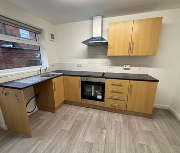 2 bedroom terraced house to rent - Photo 4