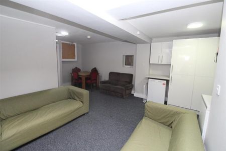 8 bedroom house to rent - Photo 2