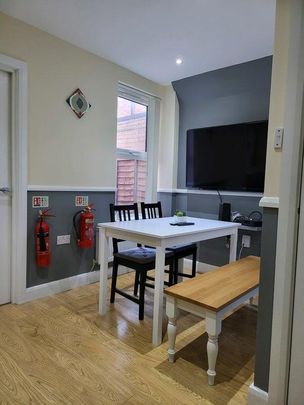 1 bedroom in a house share to rent - Photo 1
