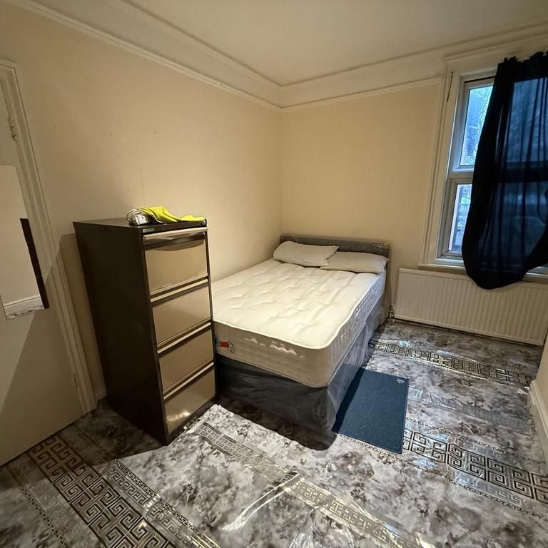 1 bedroom in a house share to rent - Photo 2