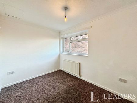 3 bedroom property to rent Long Banks, Harlow, CM18 - Photo 3