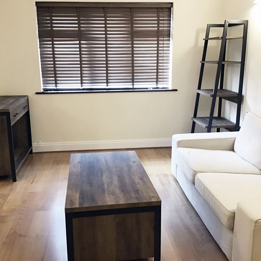 2 Bed Flat, Vauxhall, SW8 - Photo 1