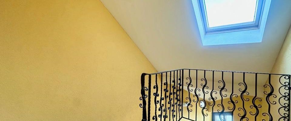 Helle 4-Zimmer-Dachgeschosswohnung mit Balkon - Foto 1