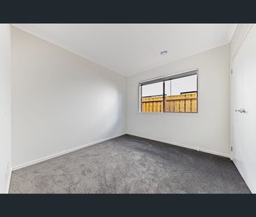 8 Jacobena Road, Melton South, Vic 3338 - Photo 2