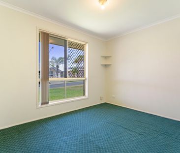 Stunning 4-Bedroom Family Home in Crestmead - Photo 2