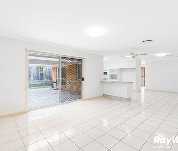 Spacious Family Home - Mansfield School Catchment! - Photo 4