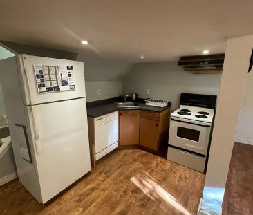 Detached Home For Lease | X8333008 - Photo 3