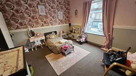 2 bed Terraced - To Let - Photo 4