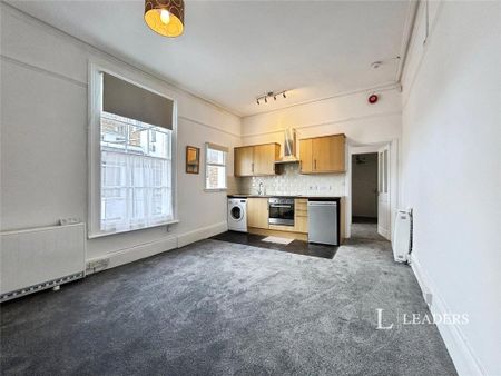 1 bedroom flat to rent - Photo 2
