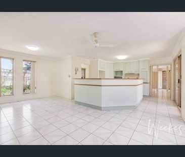 TIMELESS CHARM MEETS SPACIOUS LIVING! - Photo 5