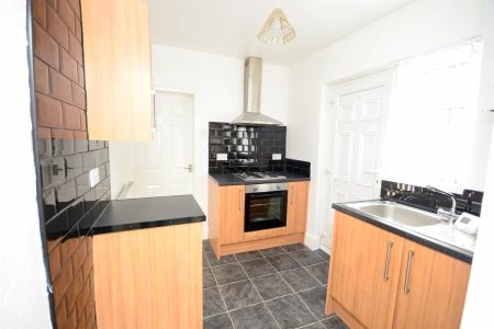 2 bed flat to rent in Northbourne Road, Jarrow, NE32 - Photo 2